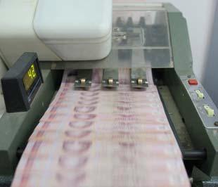Việt Nam đang tiếp tục thực hiện chính sách thắt chặt tiền tệ - Ảnh: Việt Tuấn.