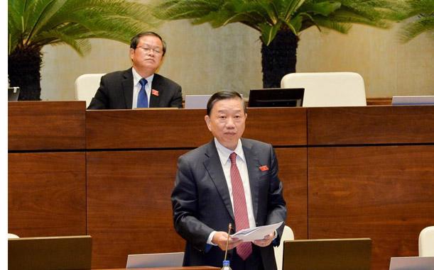 Bộ trưởng Bộ Công an Tô Lâm giải trình ý kiến đại biểu Quốc hội.