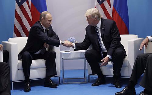 Tổng thống Mỹ Donald Trump và người đồng cấp Nga Vladimir Putin trong cuộc gặp bên lề Thượng đỉnh G20 ngày 7/7 - Ảnh: Washington Post.