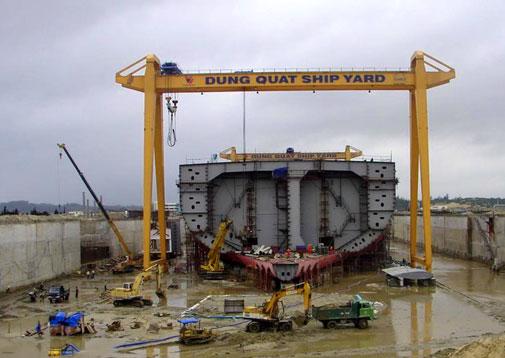 Nhà máy Đóng tàu Dung Quất - một trong những dự án thua lỗ của ngành Công Thương.<br>