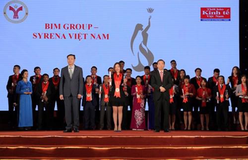 Đại điện của BIM Group - SyrenaViệt Nam vinh dự nhận giải thưởng.<br>