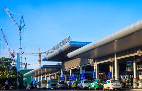Chỉ tính riêng&nbsp; 2 tháng đầu năm 2017, Cảng hàng không quốc tế Cam Ranh đã đón 1 triệu lượt hành khách.
