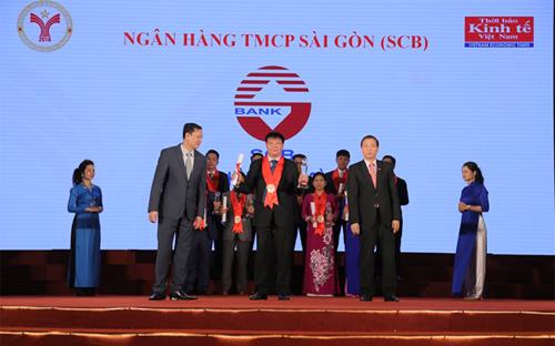 Ông Lại Quốc Tuấn - Phó Tổng Giám đốc Ngân hàng Thương mại Cổ phần SCB nhận giải thưởng “Thương hiệu mạnh Việt Nam 2016”.