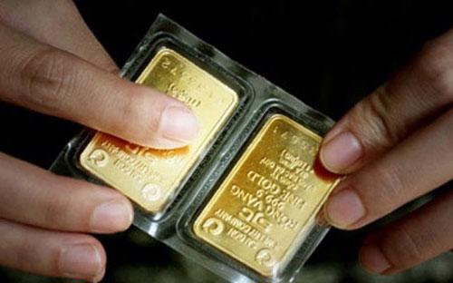 Ngân hàng Nhà nước cho biết, từ ngày 28/3 đến nay, cơ quan này đã tổ 
chức 44 phiên đấu thầu bán vàng miếng với tổng khối lượng trúng thầu là 
1.193.600 lượng, tương đương hơn 45,9 tấn vàng, trên tổng số 1.296.000 
lượng, tương đương hơn 49,8 tấn vàng, được chào thầu.