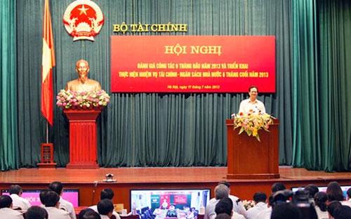 Thủ tướng Nguyễn Tấn Dũng yêu cầu ngành tài chính phải hoàn thành dự toán thu ngân sách Nhà nước năm 2013 - Ảnh: VGP.