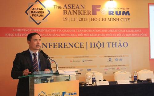 Ông Trần Nhất Minh, thành viên Hội đồng Quản trị kiêm Phó tổng giám đốc Ngân hàng Quốc tế (VIB), phát biểu tại Diễn đàn Ngân hàng Đông Nam Á 2013.<br>
