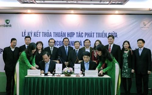 Hàng chục lãnh đạo các đơn vị thành viên trên cả nước của Vietcombank và VRG đã tụ về tham dự lễ ký thỏa thuận hợp tác giữa hai bên, ngày 12/12 vừa qua.<br>