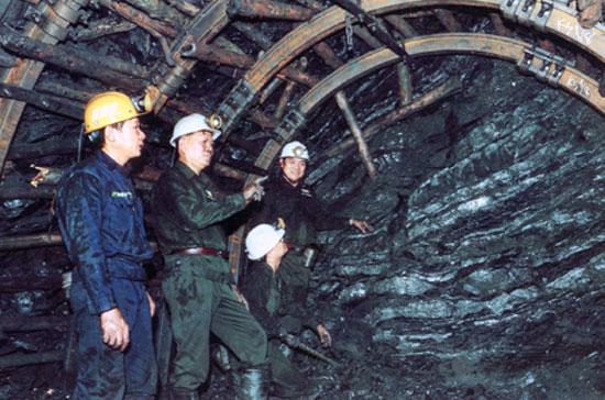 Trong 6 tháng, than nguyên khai sản xuất của Tập đoàn đạt 24,9 triệu tấn, bằng 50,8% kế hoạch năm.