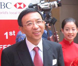 Ông Vincent Cheng tại sự kiện HSBC khai trương máy ATM đầu tiên ngoài trụ sở tại Việt Nam - Ảnh: Việt Tuấn.