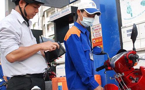Theo Bộ trưởng Vũ Đức Đam, có hai yếu tố chính buộc phải tăng giá xăng dầu, đó là do giá của Việt Nam hiện thấp hơn các 
nước có cùng biên giới và giá bán hiện thấp hơn giá cơ sở.
