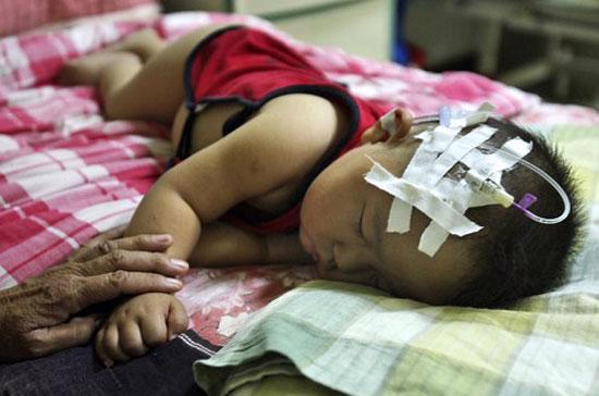 Vụ scandal sữa nhiễm độc melamine năm 2008 ở Trung Quốc đã làm 6 trẻ em bị thiệt mạng và hơn 300.000 bé khác bị ốm.