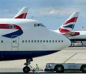 Phía British Airways lập luận rằng việc gia tăng mức phụ phí này đơn giản là để phản ứng lại với biến động giá dầu thô trên thị trường thế giới.