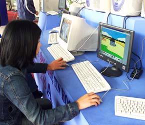 'Vấn đề bản quyền phần mềm đã trở nên cấp bách hơn khi Việt Nam gia nhập WTO - Ảnh: Việt Tuấn.