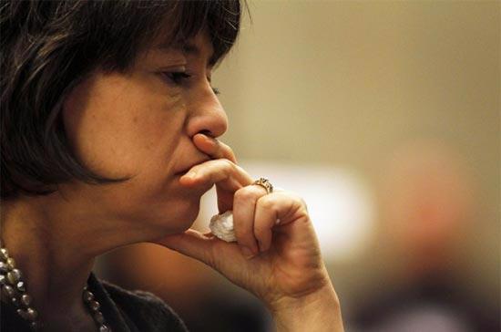 Gương mặt trầm tư của Chủ tịch FDIC, bà Sheila Bair - Ảnh: Reuters.