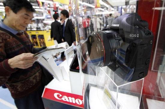 Tâm lý hứng khởi của giới đầu tư cổ phiếu tại châu Á đã được tăng cường sau khi tập đoàn Canon của Nhật Bản thông báo kết quả kinh doanh quý 2 vượt kỳ vọng của giới phân tích - Ảnh: Reuters.