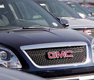 Xe bán ế của GM tại một đại lý của hãng ở bang Colorado - Ảnh: AP.