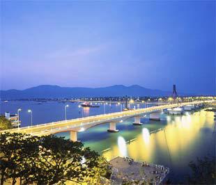 Một góc sông Hàn chảy qua Đà Nẵng - địa phương có chỉ số năng lực cạnh tranh cấp tỉnh cao nhất năm 2008.