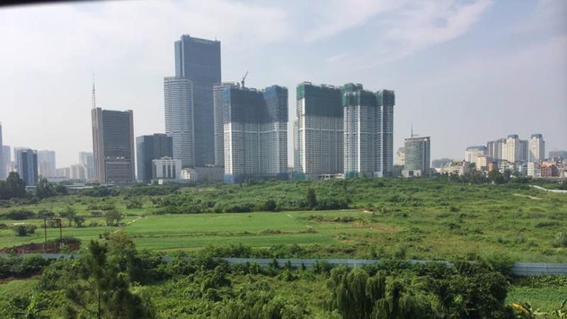 UBND thành phố Hà Nội bất ngờ giảm đề xuất tăng bảng giá đất từ năm tới từ 30% xuống còn 15%.