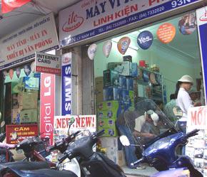 Thị trường điện tử Việt Nam đang sôi động - Ảnh: Việt Tuấn.