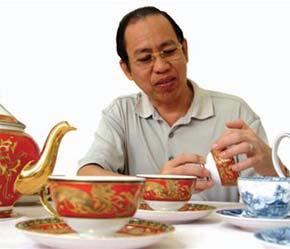 Ông Lý Ngọc Minh và những sản phẩm gốm sứ Minh Long đã thành danh trên thị trường trong nước và nước ngoài.