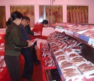 Tăng thuế nhập khẩu thịt được coi là một biện pháp cần thiết để hỗ trợ ngành chăn nuôi và thực phẩm nội địa - Ảnh: TP.