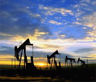 Tính tới thời điểm hiện tại, giá dầu tại New York đã giảm 33% so với mức kỷ lục 147,27 USD/thùng hôm 11/7.