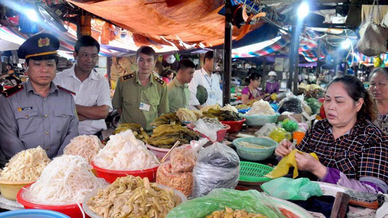 Nghị định này quy định mức phạt cụ thể đối với từng hành vi vi phạm hành chính về an toàn thực phẩm.