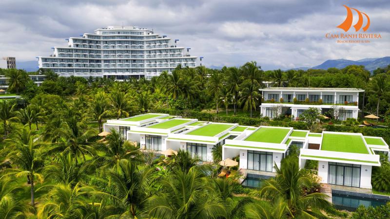 Crystal Bay Hospitality quản lý và khai thác các dự án nghỉ dưỡng 4 - 5 sao tại 2 trung tâm du lịch sầm uất bậc nhất cả nước là Nha Trang và Phan Thiết. (Mũi Né, Bình Thuận).