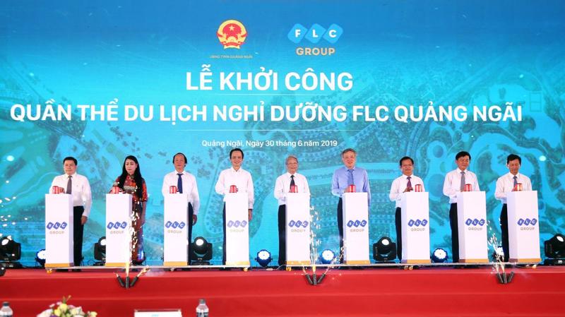 Các lãnh đạo cấp cao Trung Ương và lãnh đạo tỉnh Quảng Ngãi nhấn nút khởi công Quần thể du lịch nghỉ dưỡng FLC Quảng Ngãi.