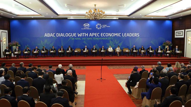 Chủ tịch nước Trần Đại Quang chủ trì Cuộc Đối thoại giữa các nhà lãnh đạo các nền kinh tế thành viên APEC với các thành viên Hội đồng tư vấn doanh nghiệp APEC (ABAC) chiều 10/11.