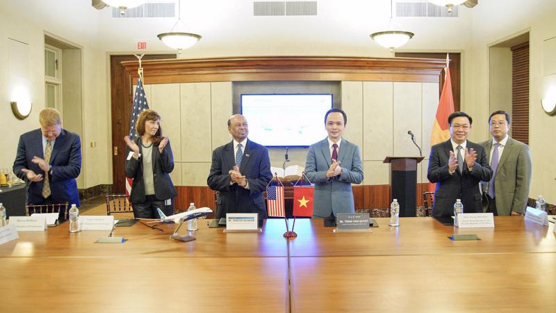 Lễ ký kết diễn ra tại Phòng Thương mại Mỹ dưới sự chứng kiến của Phó Thủ tướng Chính phủ Vương Đình Huệ. 