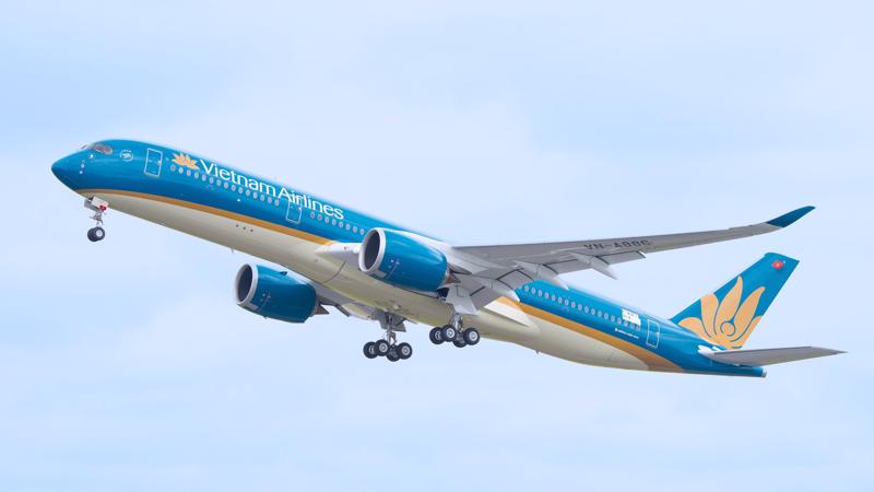 Vietnam Airlines cũng bố trí máy bay A350-900 hiện đại, bên cạnh các máy bay A321 với tiêu chuẩn 4 sao quốc tế để phục vụ các cổ động viên.