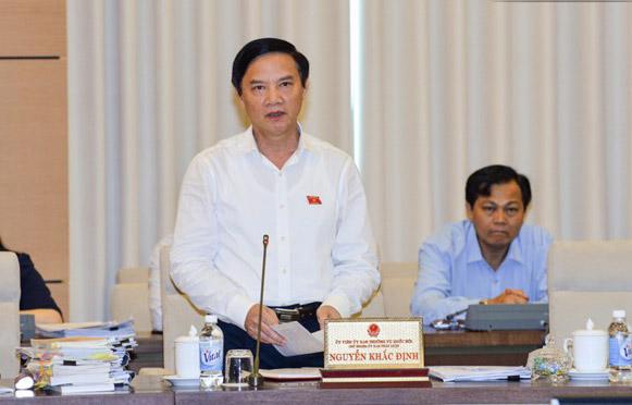 Chủ nhiệm Uỷ ban Pháp luật Nguyễn Khắc Định phát biểu.