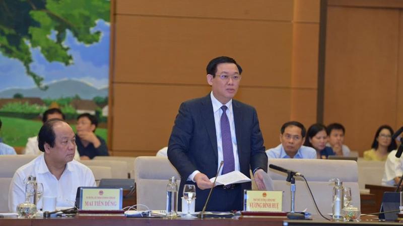 Phó thủ tướng Vương Đình Huệ trả lời chất vấn - Ảnh: Quang Phúc 