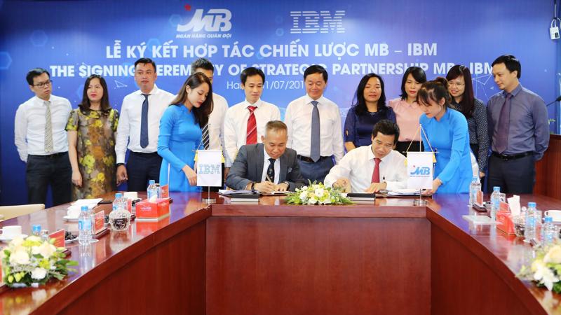 Theo thỏa thuận hợp tác, từ nay đến năm 2021, IBM sẽ cung cấp các dịch vụ tư vấn, thiết kế kiến trúc tổng thể về công nghệ thông tin cho MB.