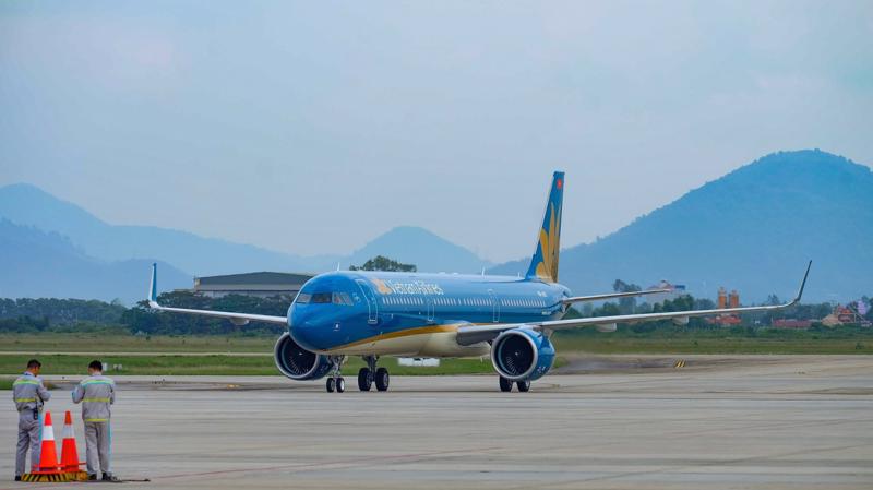 ietnam Airlines sẽ khai thác thường lệ đường bay Tp.HCM - Vân Đồn với tần suất 1 chuyến/ngày bằng tàu bay Airbus A321. 