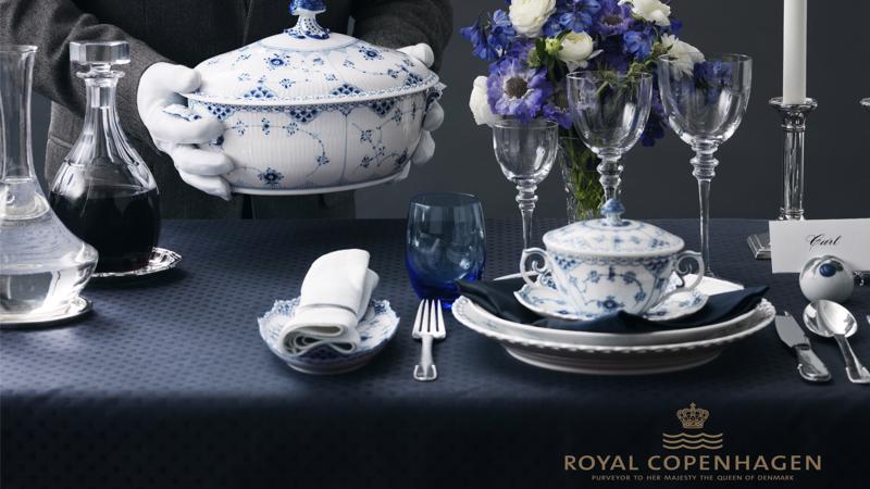 Royal Copenhagen không chỉ nổi tiếng về độ tinh xảo của sản phẩm mà còn được yêu mến bởi màu sắc thanh lịch. 