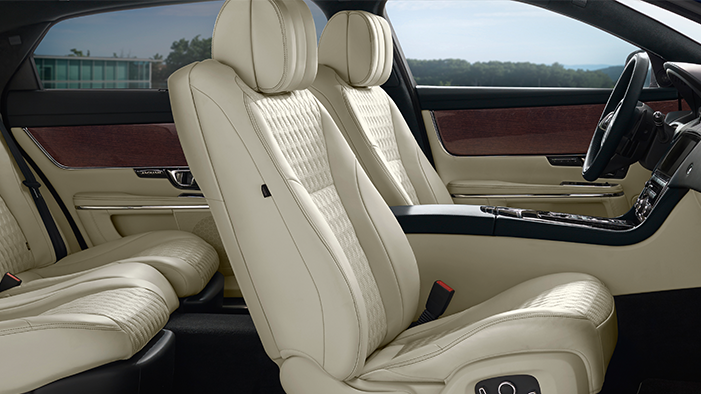 Jaguar là thương hiệu xe hơi tiên phong trong việc ứng dụng vật liệu nhôm trên xe hơi nhằm giảm trọng lượng.