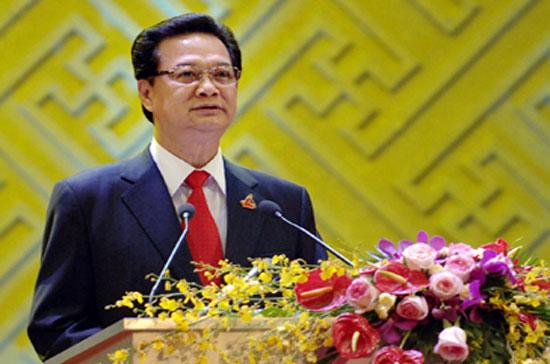 Thủ tướng Nguyễn Tấn Dũng phát biểu tại hội nghị cấp cao ASEAN 16 (tháng 4/2010). Hội nghị đã thông qua hai tuyên bố quan trọng là Tuyên bố về Phục hồi và Phát triển bền vững, và Tuyên bố về Hợp tác đối phó với biến đổi khí hậu - Ảnh Chinhphu.vn.