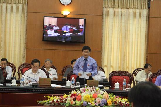 Chủ nhiệm Ủy ban Tư pháp Nguyễn Văn Hiện báo cáo Một số vấn đề quan trọng, còn ý kiến khác nhau của dự án Luật sửa đổi, bổ sung một số điều của Luật Luật sư - Ảnh: N.H
