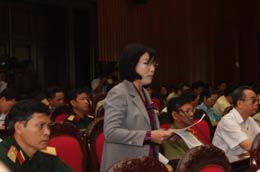 Đại biểu Mai Ánh Tuyết đặt câu hỏi về hiệu quả kích cầu tại kỳ họp thứ 5.