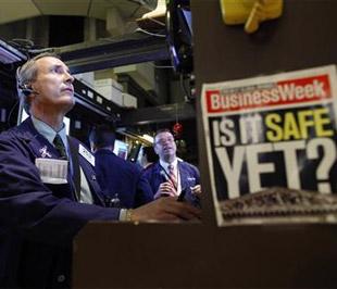 Chứng khoán Mỹ đã giảm điểm mạnh hôm thứ Ba sau khi doanh số bán lẻ trong tháng 3 sụt giảm và những lo ngại của giới đầu tư xung quanh việc chào bán cổ phiếu ra công chúng của Goldman Sachs - Ảnh: Reuters.
