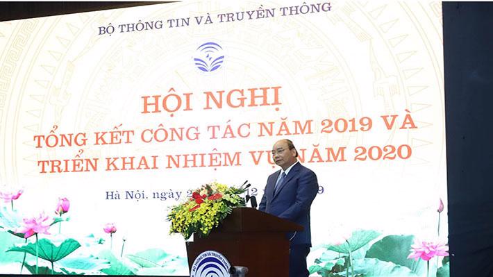 Thủ tướng Nguyễn Xuân Phúc phát biểu tại Hội nghị Tổng kết công tác năm 2019 và triển khai phương hướng, nhiệm vụ công tác năm 2020 của Bộ Thông tin và Truyền thông, sáng 28/12 - Ảnh: Quang Phúc.