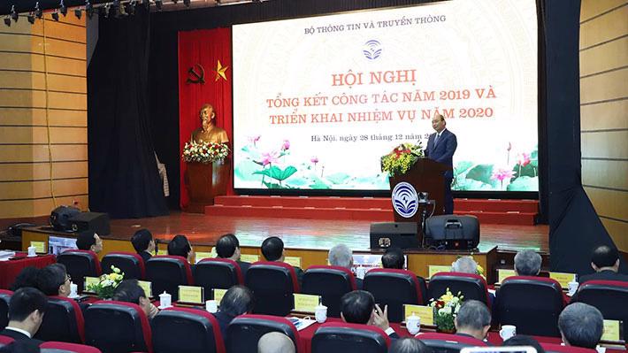 Thủ tướng Nguyễn Xuân Phúc phát biểu tại Hội nghị tổng kết công tác năm 2019 và triển khai phương hướng, nhiệm vụ công tác năm 2020 của Bộ Thông tin và Truyền thông, sáng 28/12/2019 - Ảnh: Quang Phúc.
