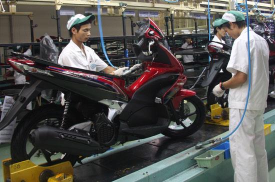 Dây chuyền lắp ráp xe Air Blade tại nhà máy Honda Việt Nam - Ảnh: Đức Thọ.