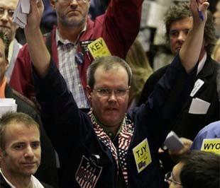 Giá vàng giao kỳ hạn tháng 2/2009 tại Sở Giao dịch hàng hóa New York (NYMEX) kết thúc năm 2008 với mức tăng 14,3 USD/oz (1,6%), đạt mức 884,3 USD/oz - Ảnh: Reuters.