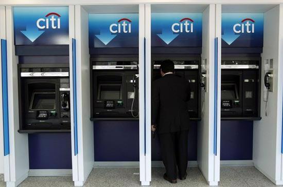 Mặc dù thua lỗ của Citigroup ở thị trường nước ngoài không phải là lớn, mảng cho vay địa ốc và thẻ tín dụng của ngân hàng này tại thị trường Bắc Mỹ vẫn thua lỗ hàng tỷ USD do sự èo uột của thị trường lao động và nhà đất ở đây - Ảnh: Reuters.