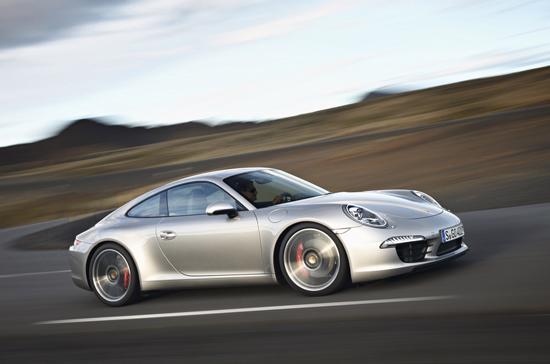 Thế hệ thứ 7 của dòng xe 911 được hoàn thiện với sự thay đổi lớn nhất trong lịch sử với gần 90% chi tiết xe đã được cải tiến hoặc thiết kế mới.