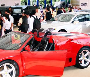 Giá bán đang là câu chuyện khá "nhạy cảm" tại thị trường ôtô Việt Nam - Ảnh: Doãn Khuê.