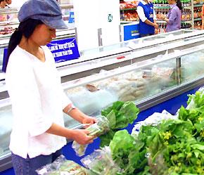Các sản phẩm "rau sạch" vẫn chưa phải là "đối tượng" cho người dân có thu nhập thấp - Ảnh: Việt Tuấn
